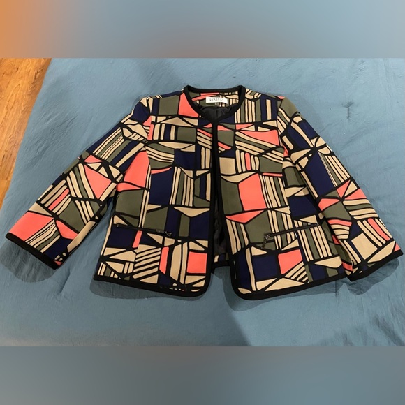 Blazer - Picture 4 of 9